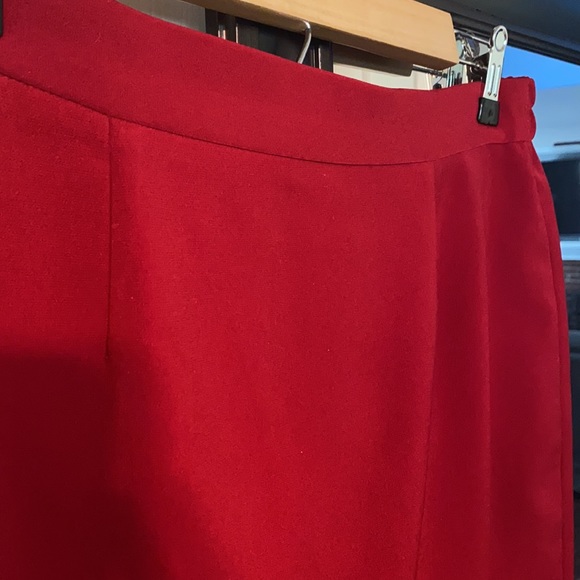 Red pencil skirt - Picture 2 of 5
